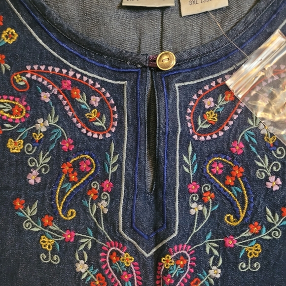 Womens 3X Lightweight Denim Embroidered Paisley Floral Pop-over Blouse Top Boho - Picture 2 of 13